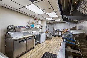 2400 Woodlawn Boulevard - Photo 28