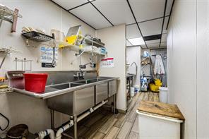 2400 Woodlawn Boulevard - Photo 32