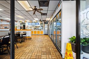 2400 Woodlawn Boulevard - Photo 8