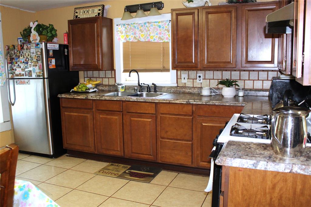 1090 N Race Street - Photo 6