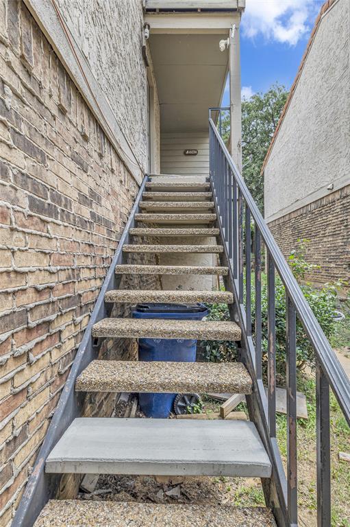 6040 Stoneybrook Drive - Photo 4