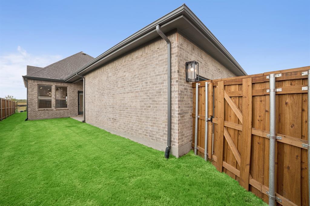 9604 Talia Boulevard - Photo 3