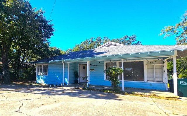 2621 N Locust Street