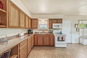 269 Private Road 2362 - Photo 13