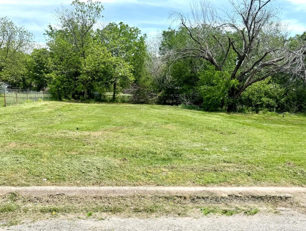 205 W Houston Street - Photo 1