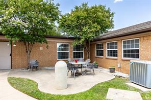 2229 N Carroll Boulevard - Photo 8