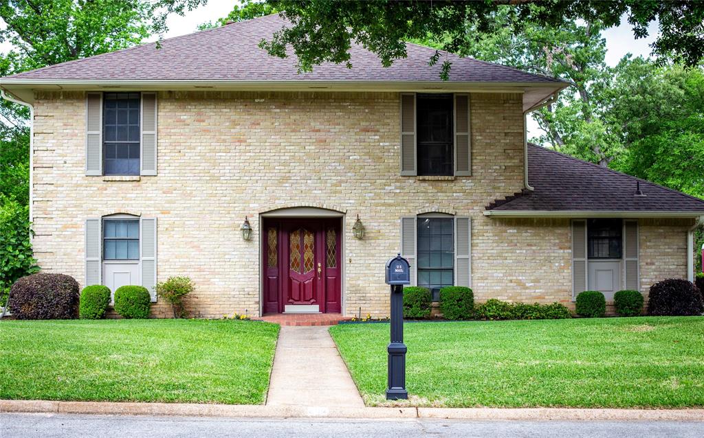 802 Circle Drive - Photo 1