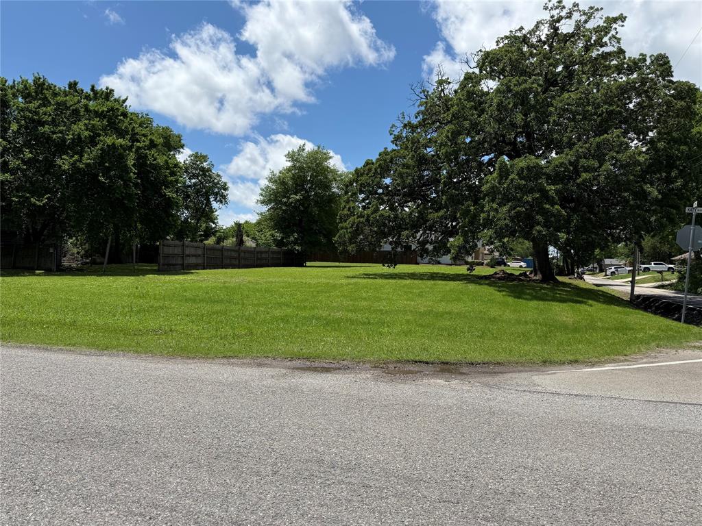 820 E 6th Street - Photo 1