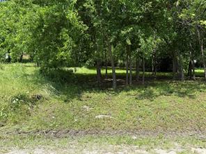 602 W 3rd Street - Photo 2