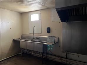 937 S State Highway 19 - Photo 5