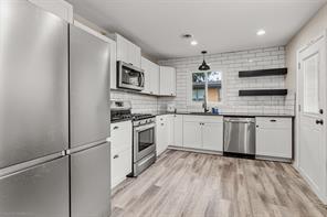 1701 W College Street - Photo 4