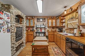 493 Private Road 1673 - Photo 17