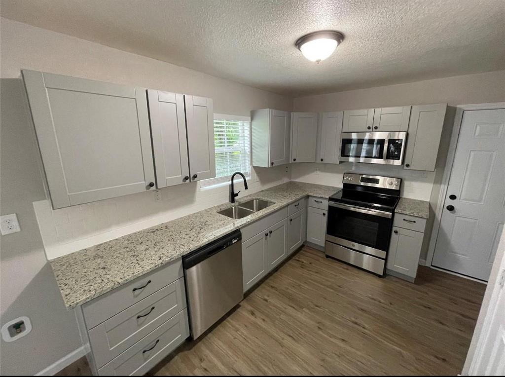 2722 Hector Street - Photo 4
