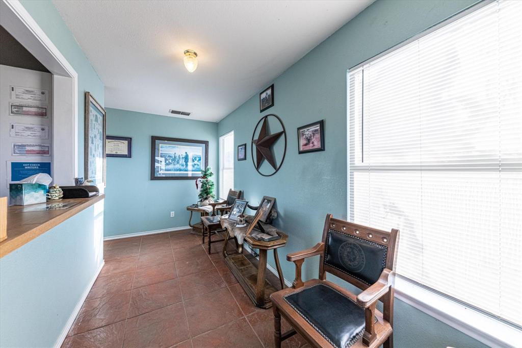 6407 S US HIGHWAY 377 - Photo 3