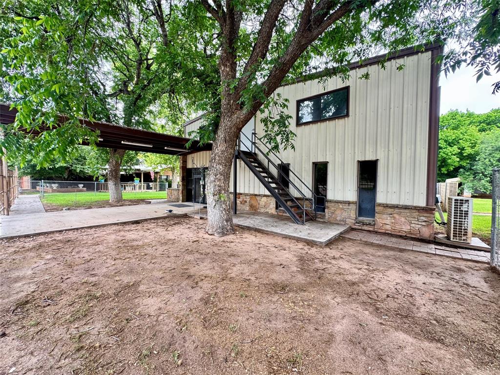 321 N West Street - Photo 1