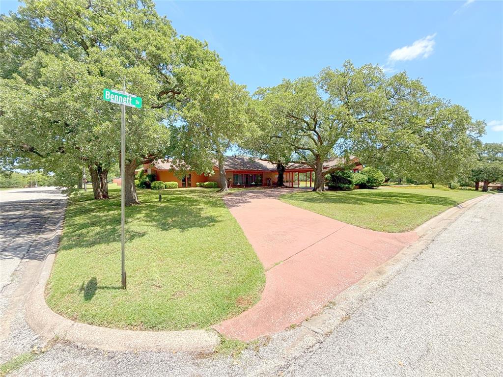905 Bennett Drive - Photo 1
