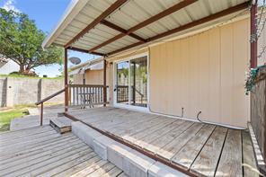 1502 Avenue B - Photo 2