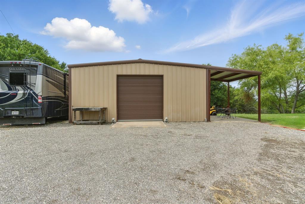 565 Ridgeway Drive - Photo 4
