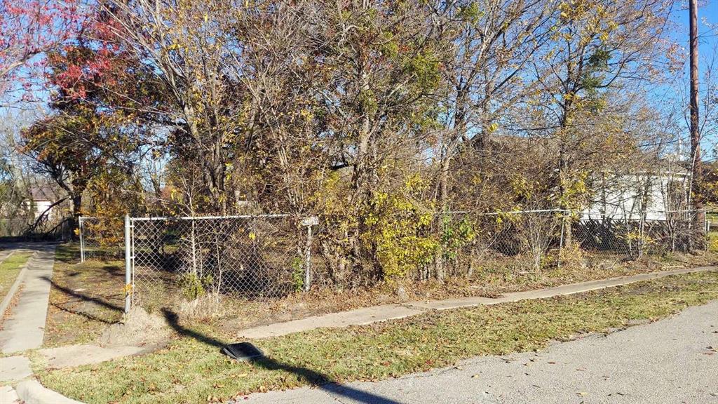 602 E 14th Avenue - Photo 1