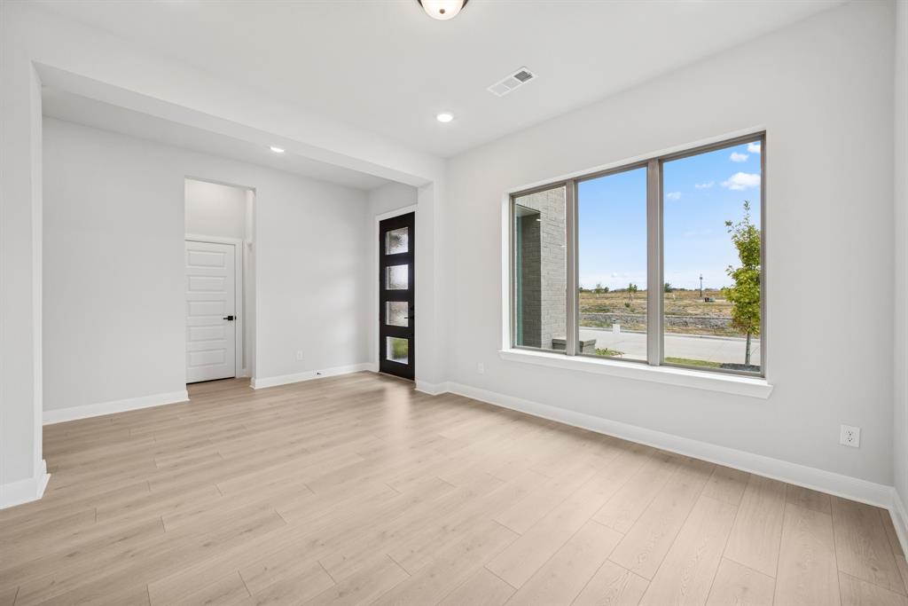 9512 Dahlia Boulevard - Photo 10