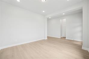 9512 Dahlia Boulevard - Photo 11
