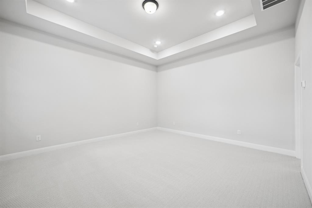 9512 Dahlia Boulevard - Photo 31