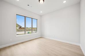 9512 Dahlia Boulevard - Photo 7