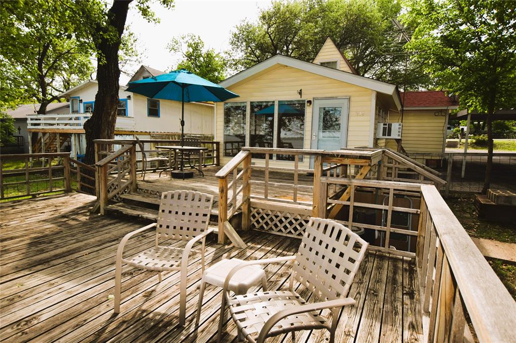 914 W Lake Drive - Photo 1