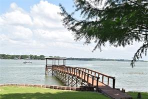 914 W Lake Drive - Photo 2