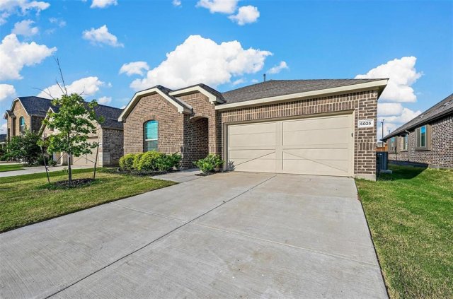 5025 Salinger Drive