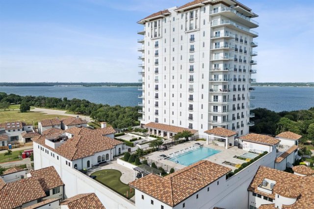 2800 Lakeside Parkway