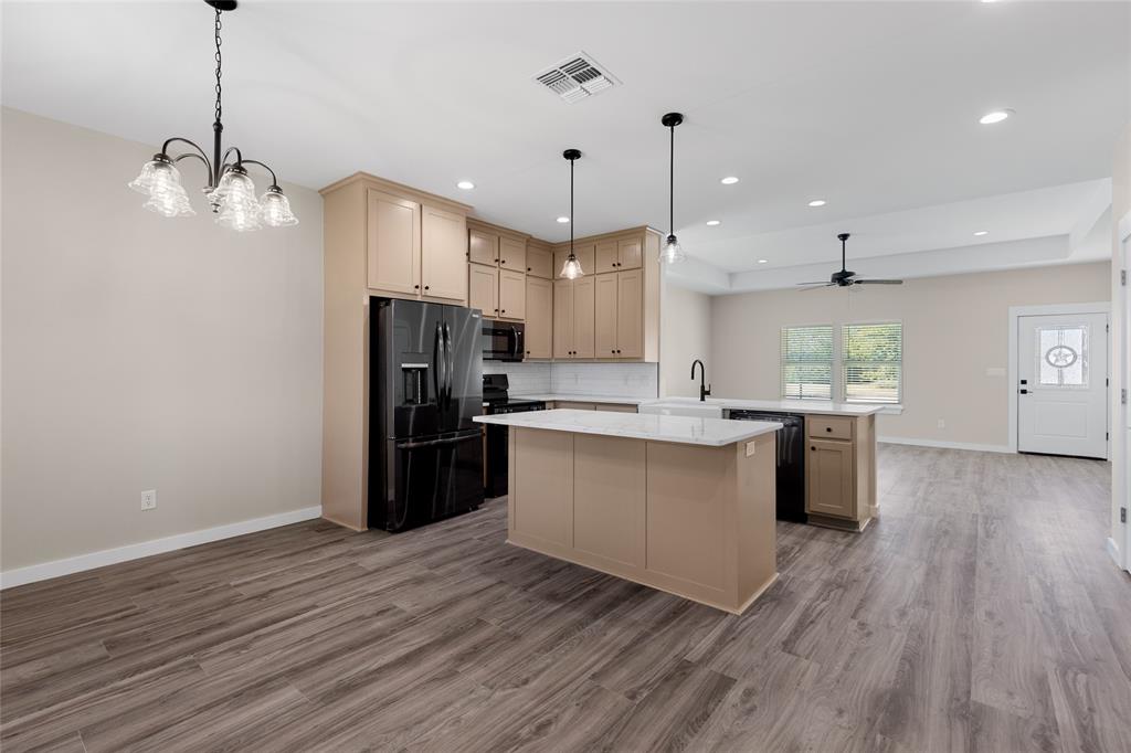 655 League Street - Photo 1