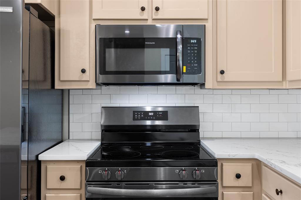 655 League Street - Photo 17