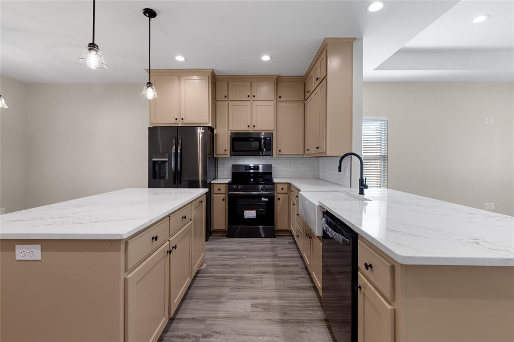 655 League Street - Photo 3