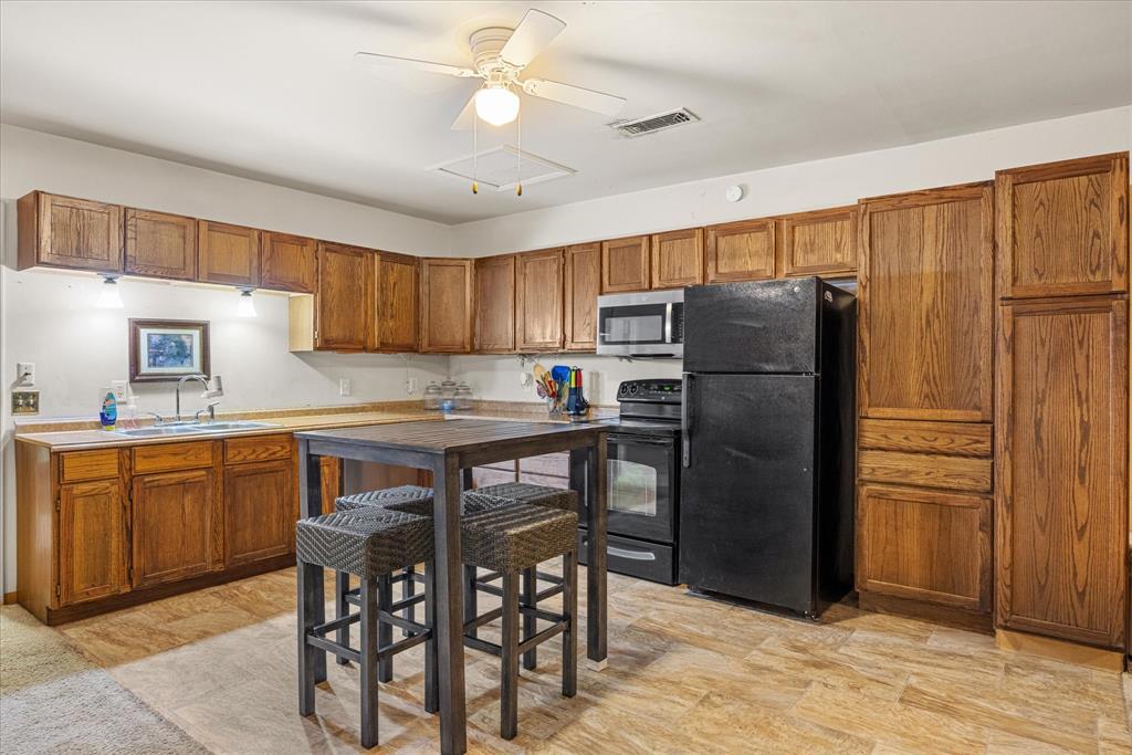 300 E Elm Street - Photo 10