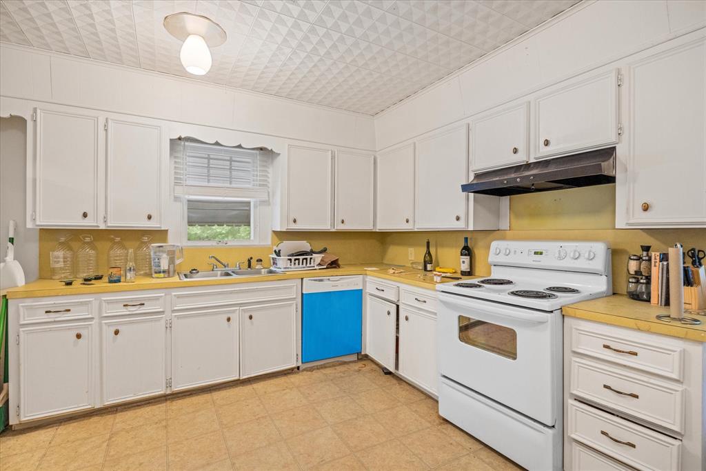 300 E Elm Street - Photo 12