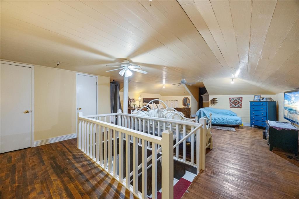 300 E Elm Street - Photo 13