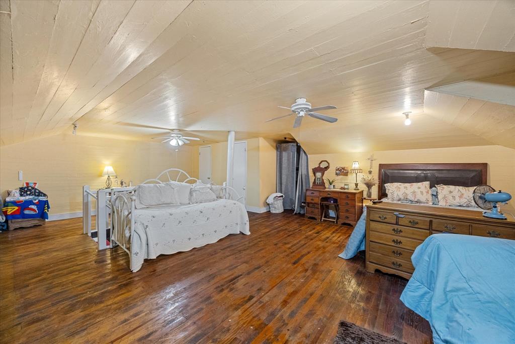 300 E Elm Street - Photo 14