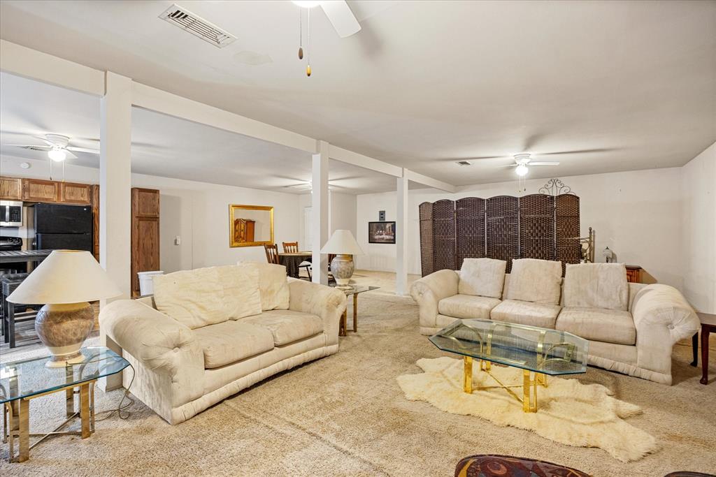 300 E Elm Street - Photo 16