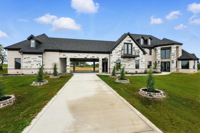 5005 Glenoaks Court