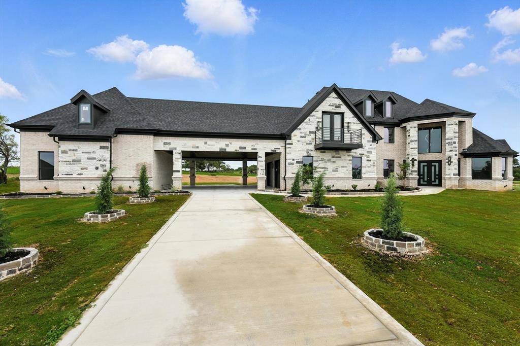 5005 Glenoaks Court - Photo 1