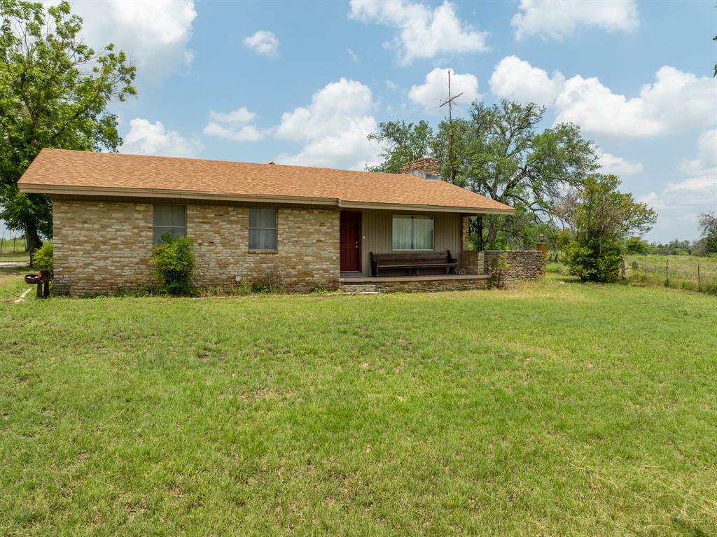 5315 Fm 932 - Photo 1