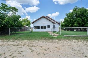 8 SW Poteet Road - Photo 19