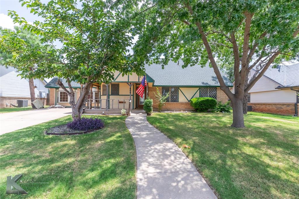809 Chanticleers Lane - Photo 1