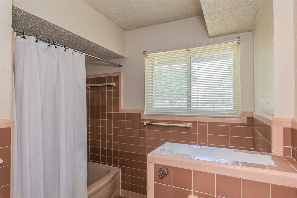 6207 Lyndon B Johnson Freeway - Photo 17