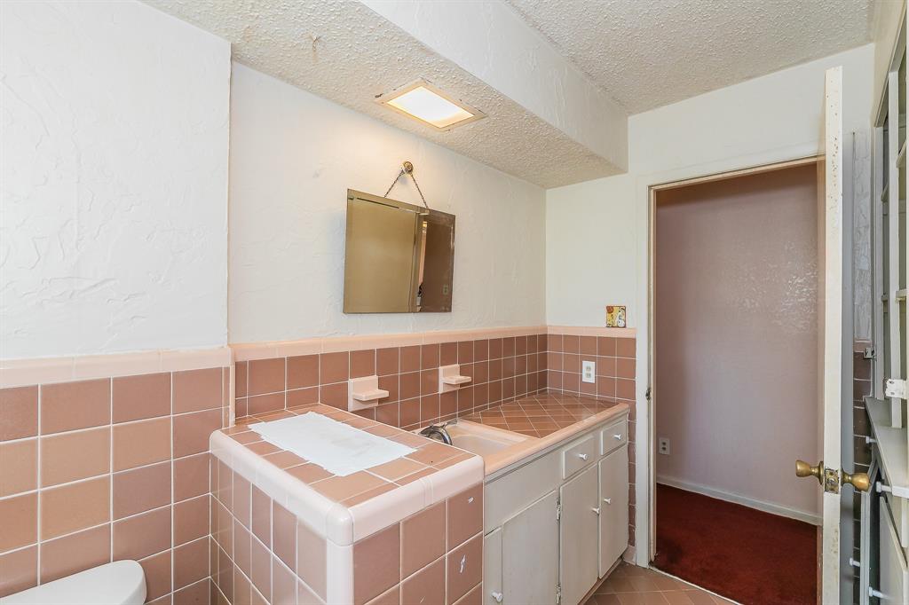 6207 Lyndon B Johnson Freeway - Photo 18
