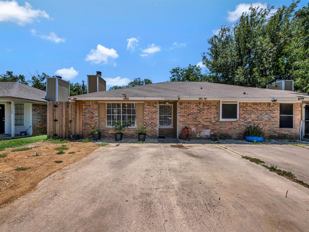 1706 Windsong Lane - Photo 2