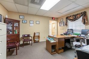 2335 W Green Oaks Boulevard - Photo 16