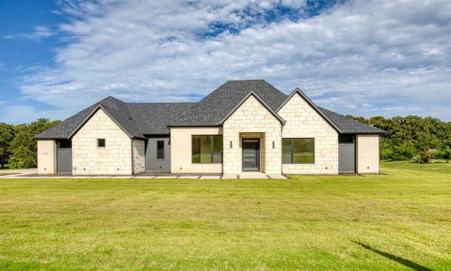 1044 Hidden Oaks Drive