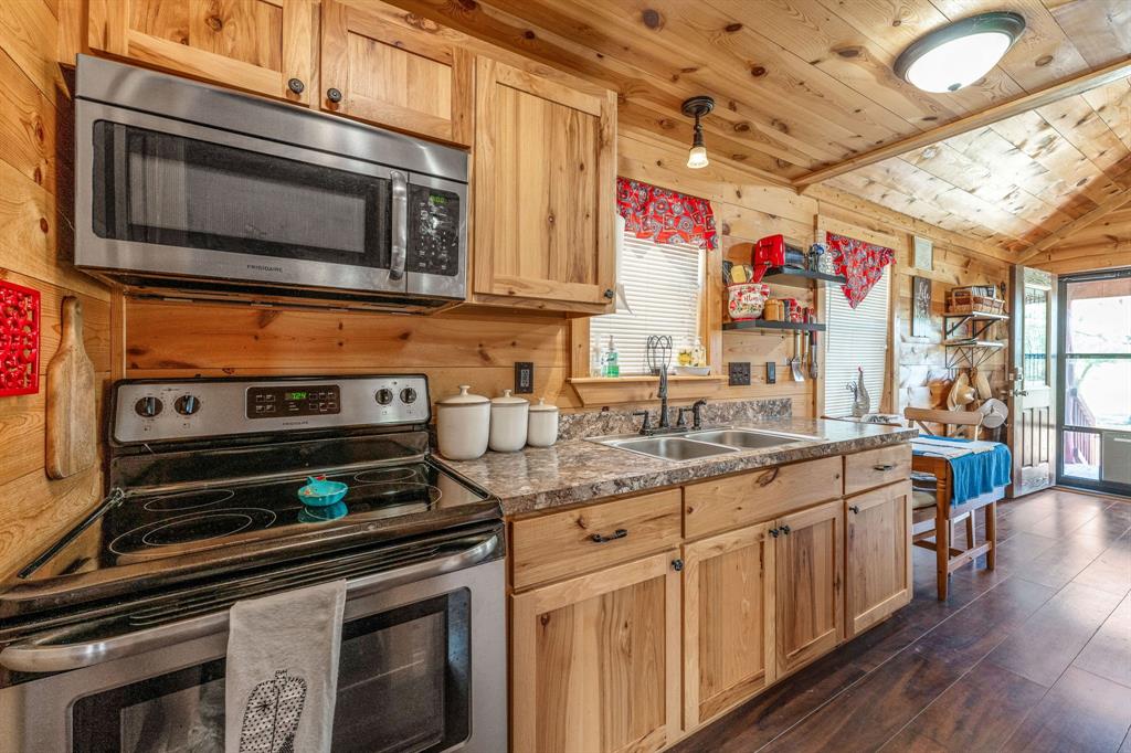 1712 Wells East Road W - Photo 9
